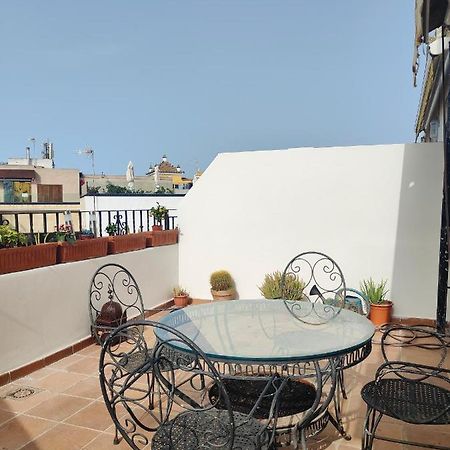 Lovely 1-Bedroom Loft With Terrace. Amazing View. Севилья Экстерьер фото
