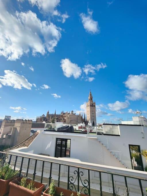 Lovely 1-Bedroom Loft With Terrace. Amazing View. Севилья Экстерьер фото